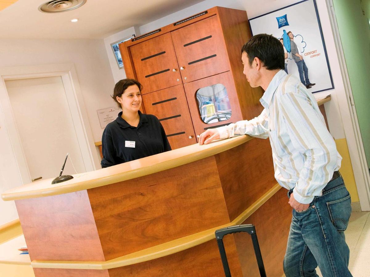 Ibis budget Orléans Sud Comet Esterno foto